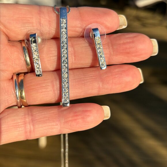 Vintage SWAROVSKI Crystal Bar Drop Pendant Necklace 18